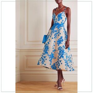$5990 Monique Lhuillier Electric Blue Floral Embroidered Structural Runway Dress